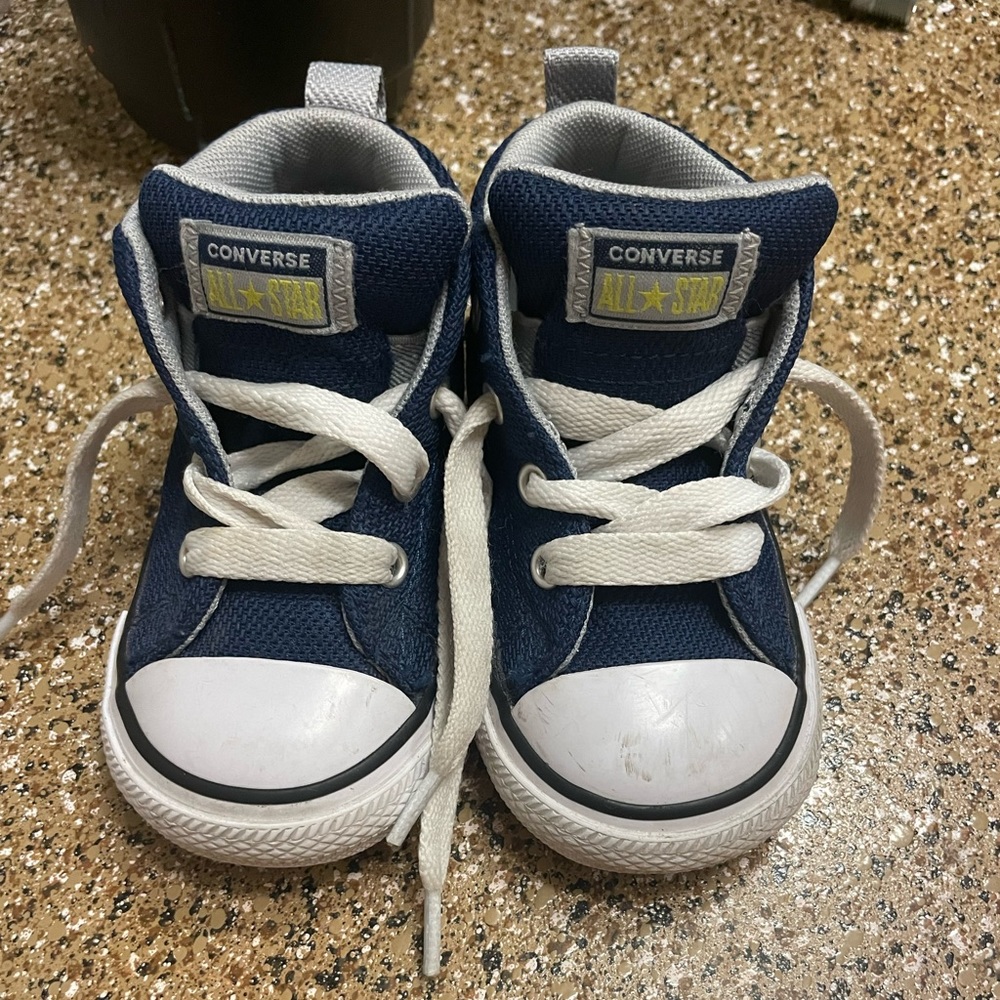 Converse for Toddlers Boys Size 6.